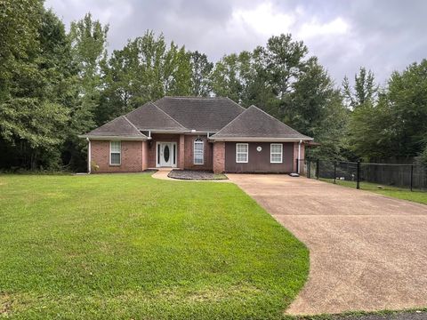 Photo of 8 Greenbriar, Iuka, MS 38852 (MLS # 25-2678) Photo of 8 Greenbriar, Iuka, MS 38852 (MLS # 25-2678)