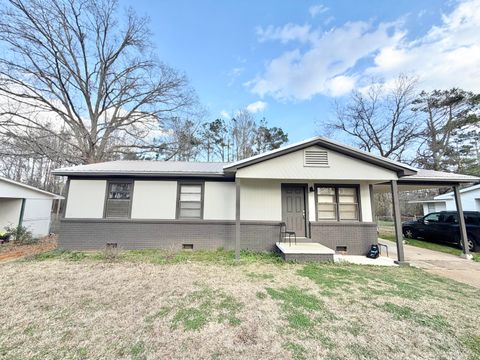 Photo of 912 Moss Hill Dr., New Albany, MS 38652 (MLS # 26-802)