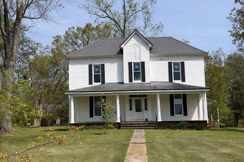 Photo of 407 W Main St., Blue Mountain, MS 38610 (MLS # 26-1254)