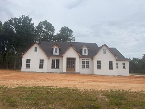 Photo of 118 Charlotte's Way, Saltillo, MS 38866 (MLS # 26-1369)