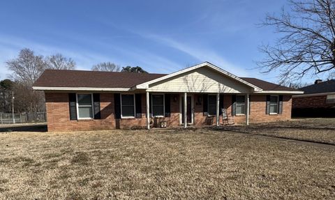 Photo of 2516 Hampton Avenue, Tupelo, MS 38801 (MLS # 26-621)