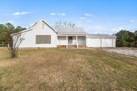 Photo of 600 Co Rd 203, Walnut, MS 38683 (MLS # 25-4136)