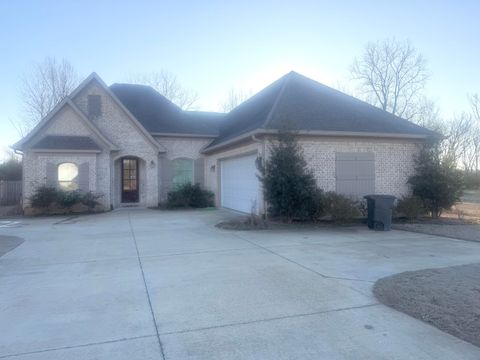 Photo of 504 W Longview Dr., New Albany, MS 38652 (MLS # 26-187)