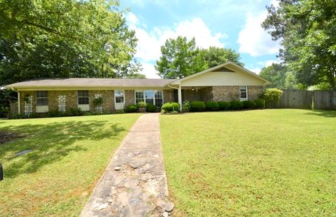 Photo of 2507 Stonewall Circle, Tupelo, MS 38801 (MLS # 25-4296)