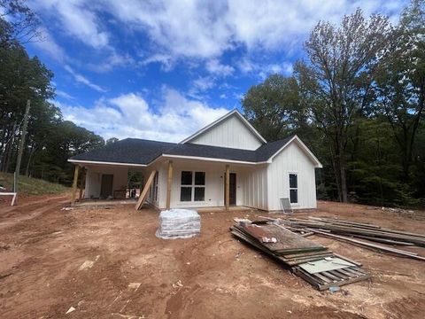 Photo of 181 Pine Lake Drive, Batesville, MS 38606 (MLS # 25-2741) Photo of 181 Pine Lake Drive, Batesville, MS 38606 (MLS # 25-2741)