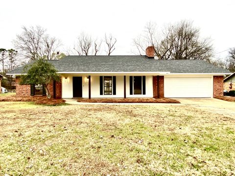 Photo of 2102 Fillmore, Tupelo, MS 38801 (MLS # 25-4241)