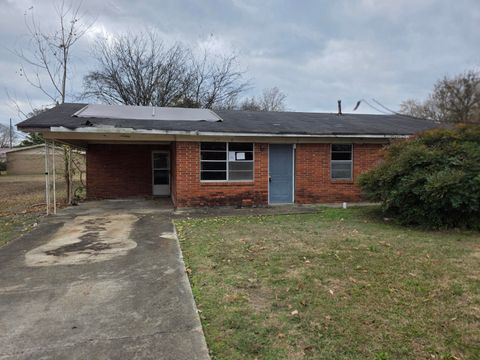 Photo of 319 Middle St., Okolona, MS 38860 (MLS # 25-4067)