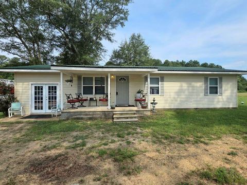Photo of 16581 State Hwy 19, Hamilton, AL 35570 (MLS # 25-2663) Photo of 16581 State Hwy 19, Hamilton, AL 35570 (MLS # 25-2663)