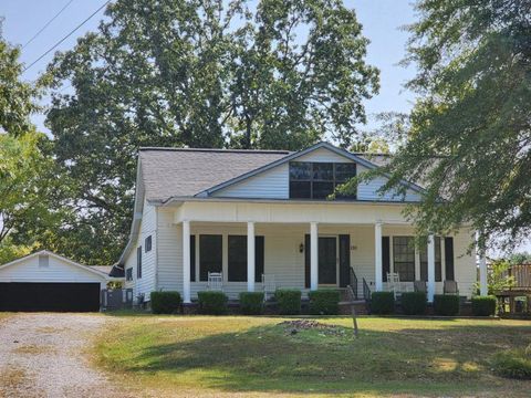Photo of 130 Bell Ln., Walnut, MS 38683 (MLS # 26-796)