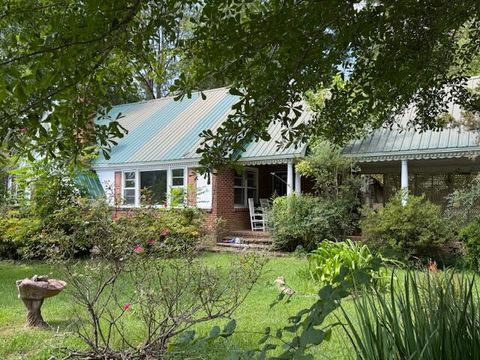 Photo of 51 Main St., Belmont, MS 38827 (MLS # 25-2868) Photo of 51 Main St., Belmont, MS 38827 (MLS # 25-2868)