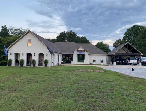 Photo of 1056 Co Rd 833, Guntown, MS 38849 (MLS # 25-4257)
