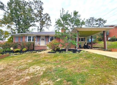 Photo of 1503 Lynn Cir, Tupelo, MS 38804 (MLS # 25-3867)
