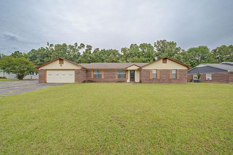 Photo of 2205 Beauregard PARK, Corinth, MS 38834 (MLS # 26-1629)