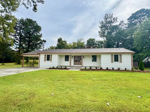 Photo of 1701 Rogers, Tupelo, MS 38804 (MLS # 25-3361)