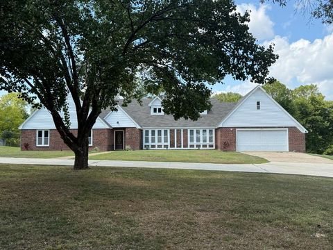Photo of 2010 Lawndale, Tupelo, MS 38801 (MLS # 25-3144)