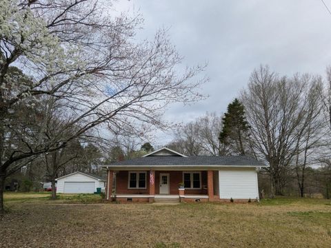 Photo of 1731 N Feemster Lake Road, Tupelo, MS 38804 (MLS # 25-4092)