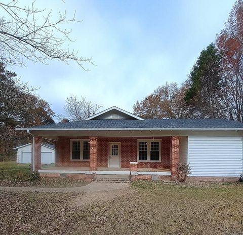 Photo of 1731 N Feemster Lake Road, Tupelo, MS 38804 (MLS # 25-4092)