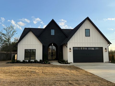 Photo of 1201 Eugene St., Tupelo, MS 38804 (MLS # 26-801)