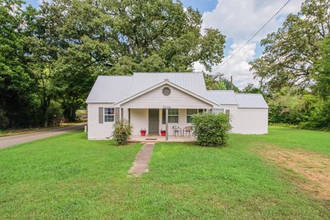 Photo of 9516 TN-22, Michie, TN 38357 (MLS # 25-2804) Photo of 9516 TN-22, Michie, TN 38357 (MLS # 25-2804)