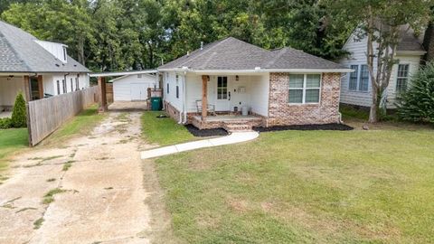 Photo of 1116 W Jackson St., Tupelo, MS 38804 (MLS # 25-2807) Photo of 1116 W Jackson St., Tupelo, MS 38804 (MLS # 25-2807)