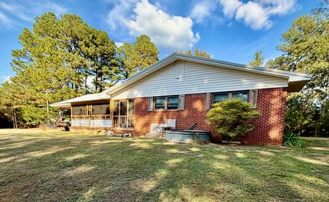 Photo of 40200 Old Hamilton Road, Aberdeen, MS 39730 (MLS # 25-3463)