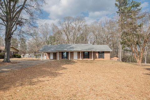 Photo of 105 Tindall Circle Cir, Houston, MS 38851 (MLS # 25-4199)