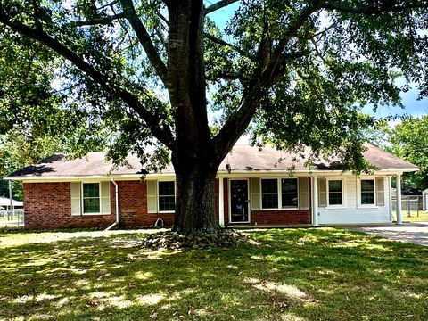 Photo of 231 Greenbriar Cr., Pontotoc, MS 38863 (MLS # 25-2838) Photo of 231 Greenbriar Cr., Pontotoc, MS 38863 (MLS # 25-2838)