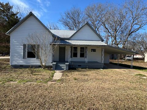 Photo of 506 Main St., Houlka, MS 38850 (MLS # 26-294)