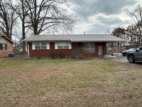 Photo of 100 E Harris Cir, Corinth, MS 38834 (MLS # 26-738)