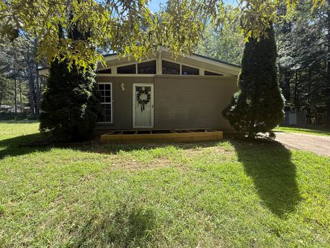 Photo of 33 Willow St, Iuka, MS 38852 (MLS # 25-4246)