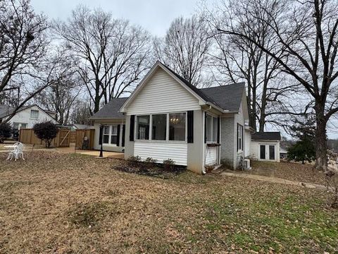 Photo of 185 W Oxford St., Pontotoc, MS 38863 (MLS # 25-2721) Photo of 185 W Oxford St., Pontotoc, MS 38863 (MLS # 25-2721)