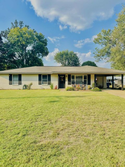 Photo of 332 Greenwood St., Pontotoc, MS 38863 (MLS # 25-3254)