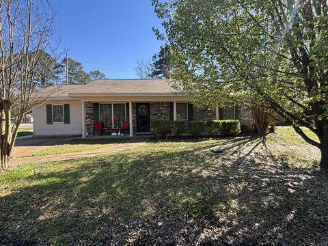 Photo of 1510 Vine St., Amory, MS 38821 (MLS # 26-853)