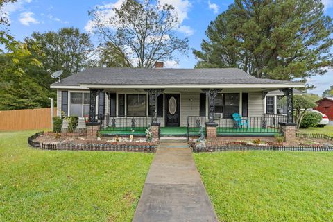 Photo of 206 M.L.K. Jr, Booneville, MS 38829 (MLS # 25-3562)