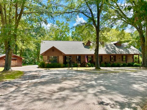 Photo of 203 Farrar Dr., Fulton, MS 38843 (MLS # 25-2980) Photo of 203 Farrar Dr., Fulton, MS 38843 (MLS # 25-2980)