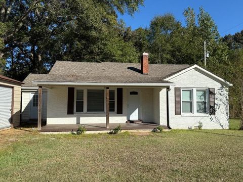 Photo of 1002 E Main, Fulton, MS 38843 (MLS # 25-3617)