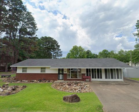 Photo of 109 East Spratlin Street, Bruce, MS 38915 (MLS # 25-2975) Photo of 109 East Spratlin Street, Bruce, MS 38915 (MLS # 25-2975)
