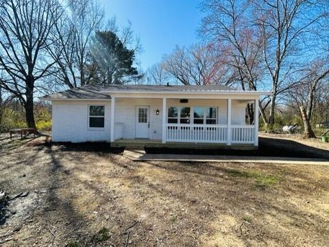 Photo of 3373 Tatum Pond Road, Tillatobia, MS 38961 (MLS # 25-4281)