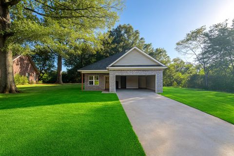 Photo of 145 Oak Point, Plantersville, MS 38862 (MLS # 25-3517)