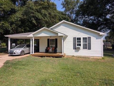 Photo of 438 W Reynolds St, Pontotoc, MS 38863 (MLS # 25-3260)