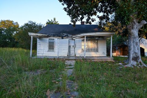 Photo of 137 S Murphree St., Pittsboro, MS 38951 (MLS # 25-3446)
