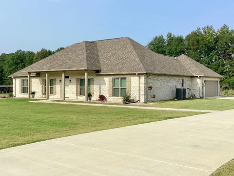 Photo of 127 Charlotte's Way, Saltillo, MS 38866 (MLS # 25-3142)