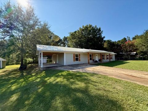 Photo of 108 Walden, Booneville, MS 38829 (MLS # 25-2824) Photo of 108 Walden, Booneville, MS 38829 (MLS # 25-2824)