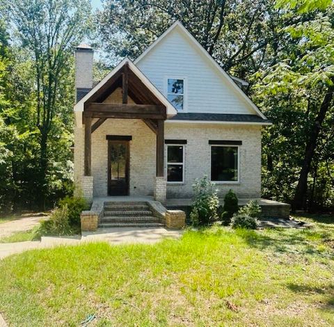 Photo of 1856 Sardis Lake Dr., Batesville, MS 38606 (MLS # 25-3567)