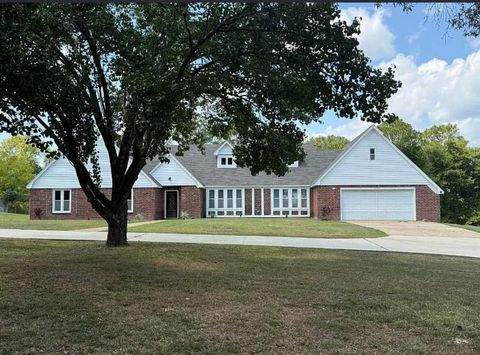 Photo of 2010 Lawndale Dr., Tupelo, MS 38801 (MLS # 26-900)