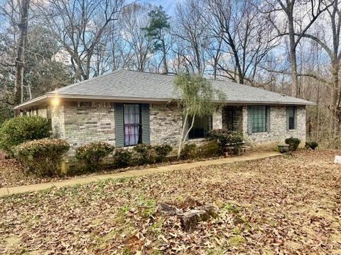 Photo of 202 B McClamrock Dr. Dr, Booneville, MS 38829 (MLS # 25-4166)