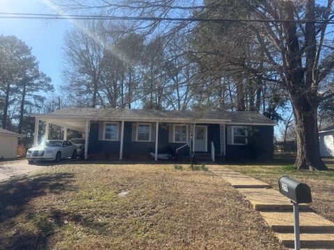 Photo of 219 Lakeview Dr, Tupelo, MS 38801 (MLS # 26-592)