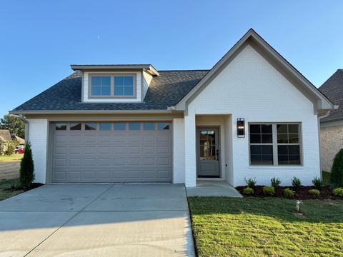 Photo of 143 Harvester Square, Tupelo, MS 38801 (MLS # 25-3482)