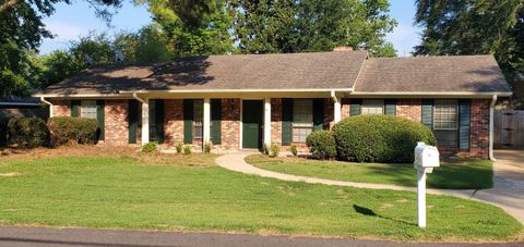 Photo of 1407 Mitts Drive, Tupelo, MS 38801 (MLS # 25-2672) Photo of 1407 Mitts Drive, Tupelo, MS 38801 (MLS # 25-2672)