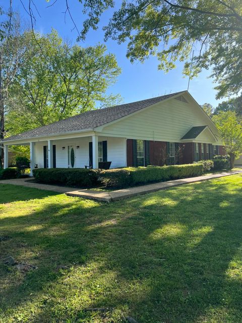 211 Meadow Ln., New Albany, MS 38652 - #: 24-1531